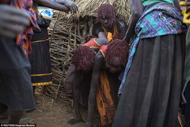 17 Bizarre Images Of Female Circumcision Ceremony In Kenya-1186